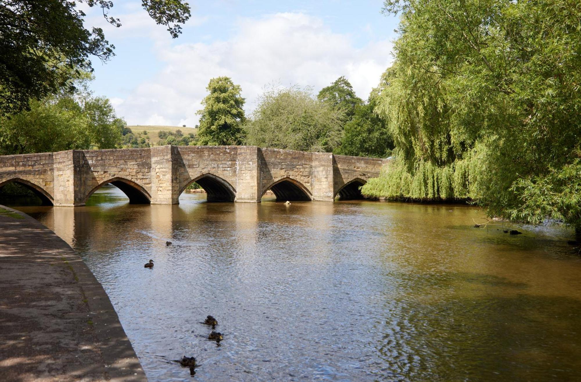 Castle Inn By Greene King Inns Bakewell Exterior photo